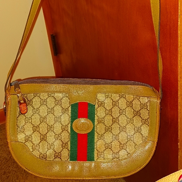 Vintage Gucci Italy Crossbody Shoulder Bag 001.067.0445 - Picture 2 of 10